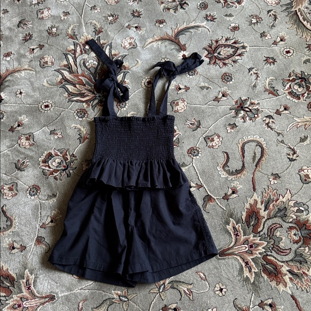 Kourt Elegant  set Black Top with Lace Trim and V-Neck  size l